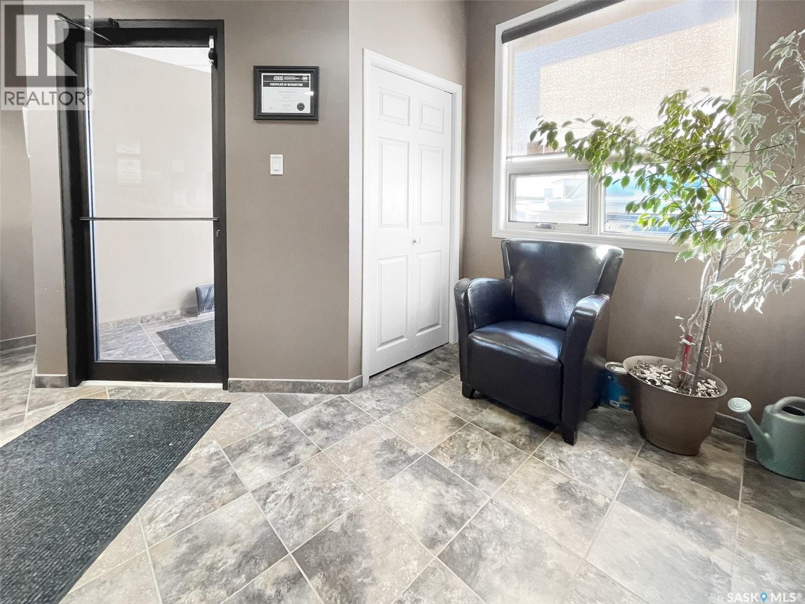 37 5th Avenue Nw, Swift Current, Saskatchewan  S9H 4T4 - Photo 4 - SK040396