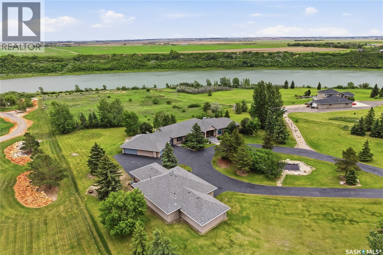 48 Cathedral Bluffs Road, Corman Park Rm No. 344, Saskatchewan  S7P 1A3 - Photo 2 - SK039731