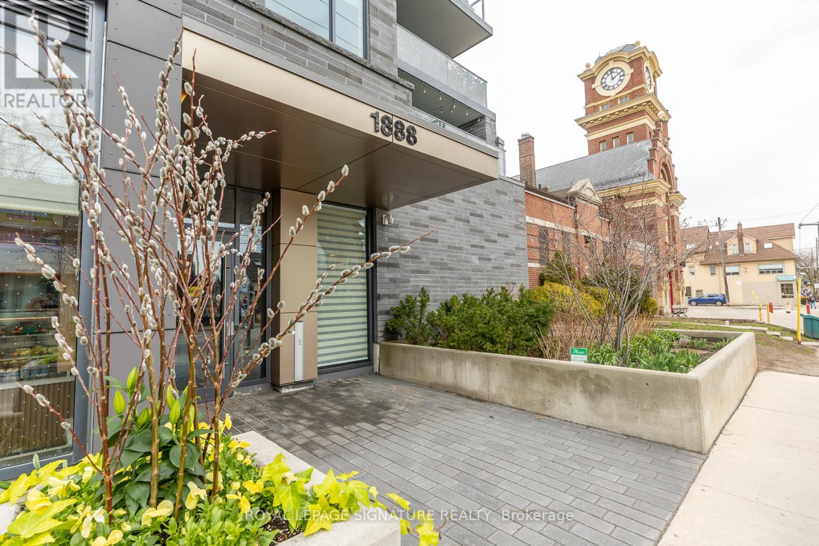 204 - 1888 Queen Street E, Toronto, Ontario  M4L 1H4 - Photo 1 - E13480902