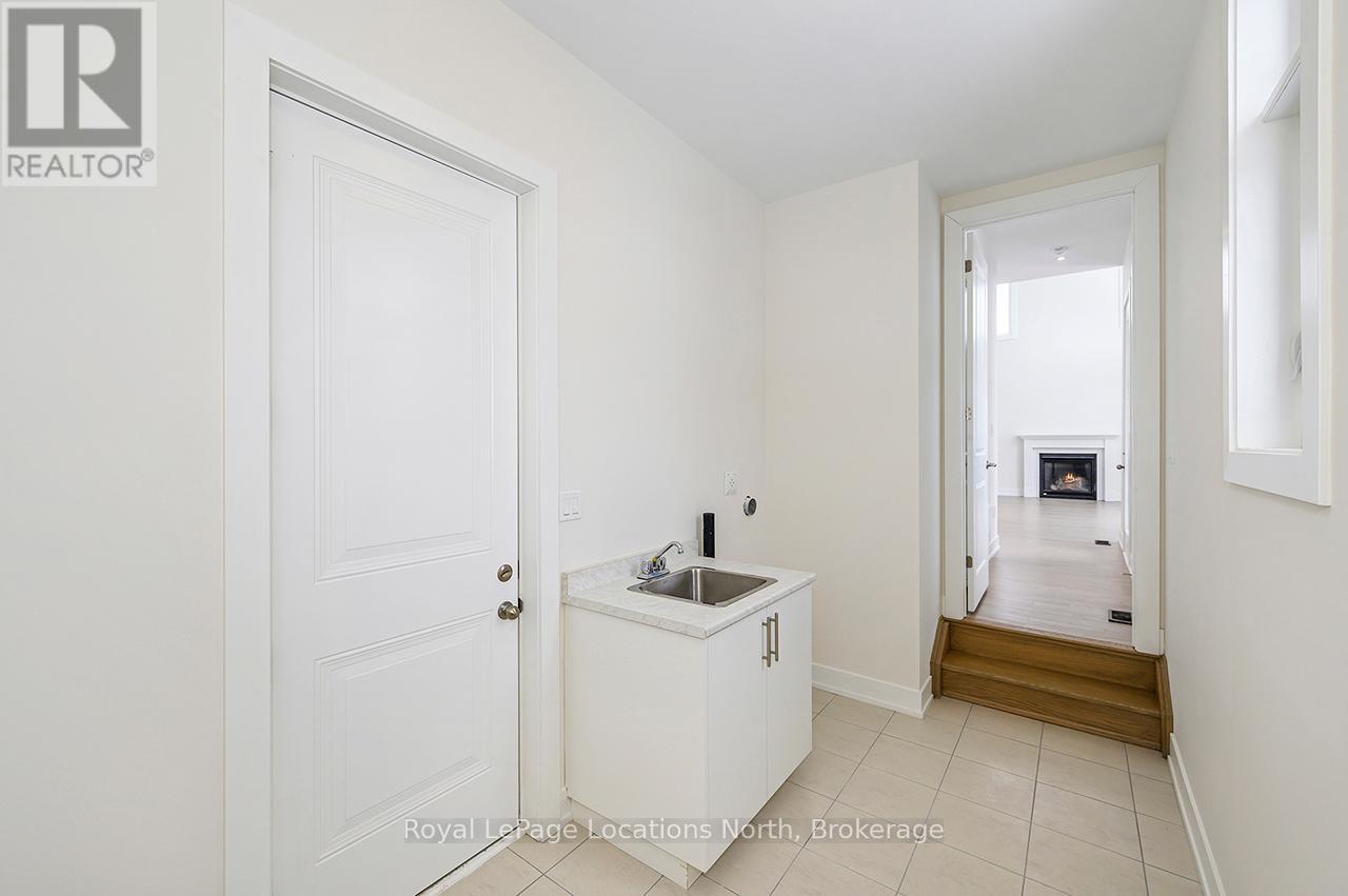 111 Clement Lane, Blue Mountains, Ontario  N0H 1J0 - Photo 13 - X12824810