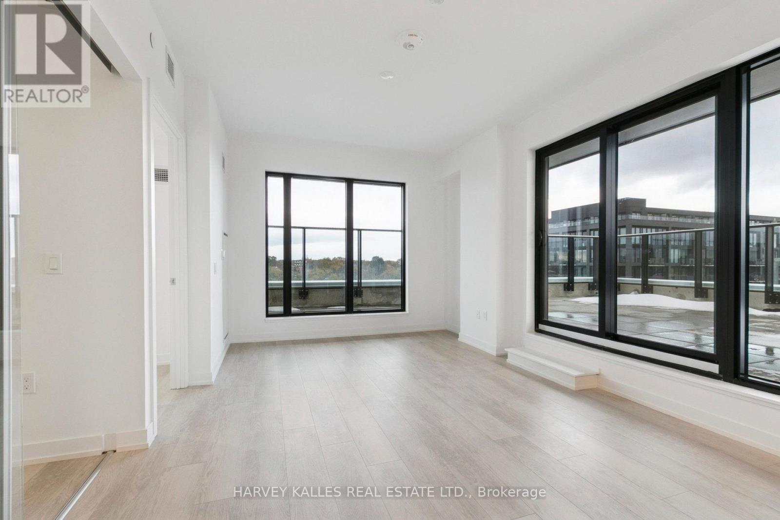 706 - 801 The Queensway, Toronto, Ontario M8Z 6A8 - Photo 2 - W13480946