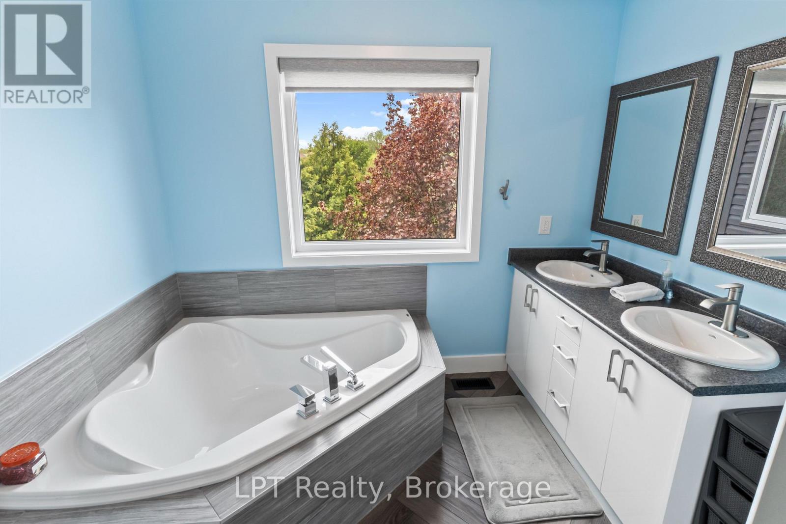 111 Bayview Avenue, Georgina, Ontario  L4P 3Z3 - Photo 11 - N13481096