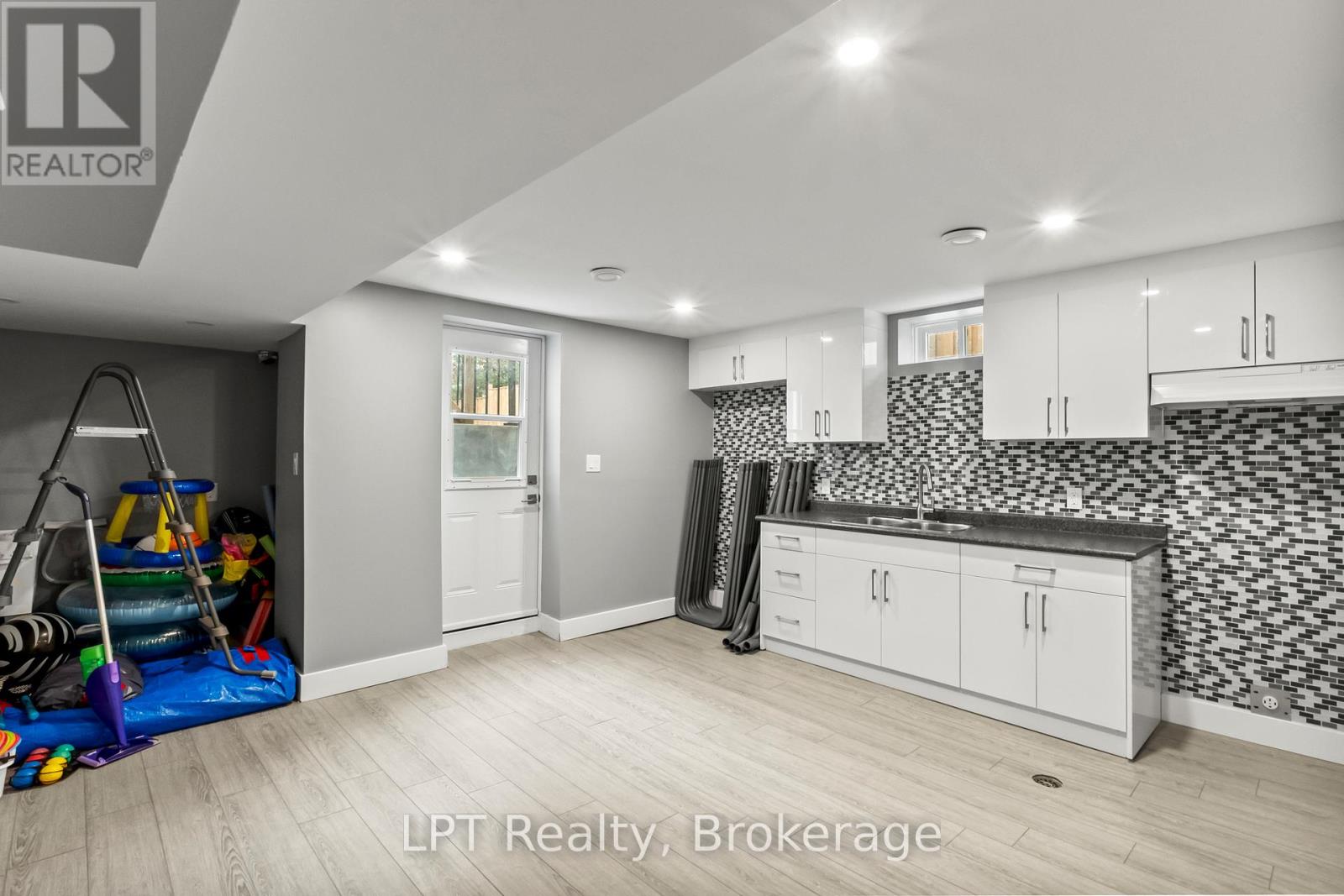 111 Bayview Avenue, Georgina, Ontario  L4P 3Z3 - Photo 16 - N13481096