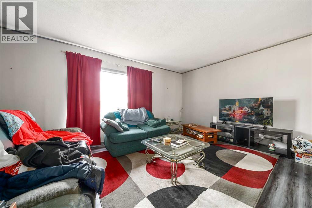 361 7 Street Sw, Medicine Hat, Alberta  T1A 4K3 - Photo 3 - A2316355