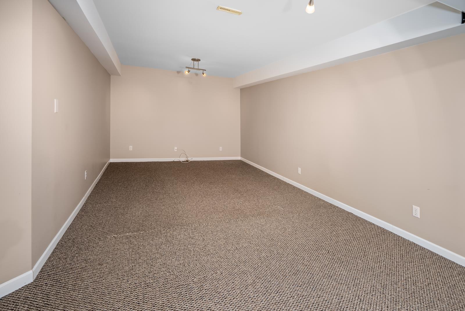 8258 Wharton Place, Mission, British Columbia V2V 7A4 - Photo 30 - R3139038