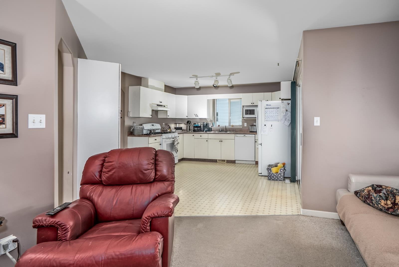 8258 Wharton Place, Mission, British Columbia V2V 7A4 - Photo 13 - R3139038
