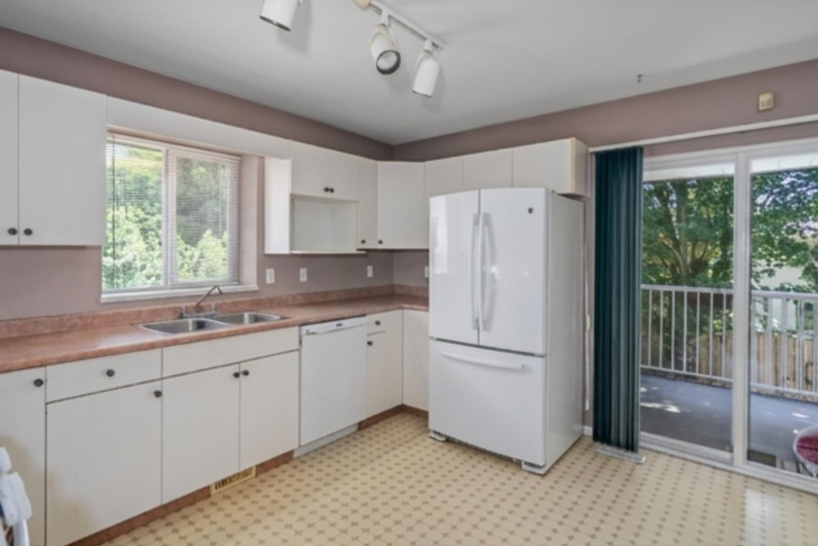 8258 Wharton Place, Mission, British Columbia V2V 7A4 - Photo 10 - R3139038