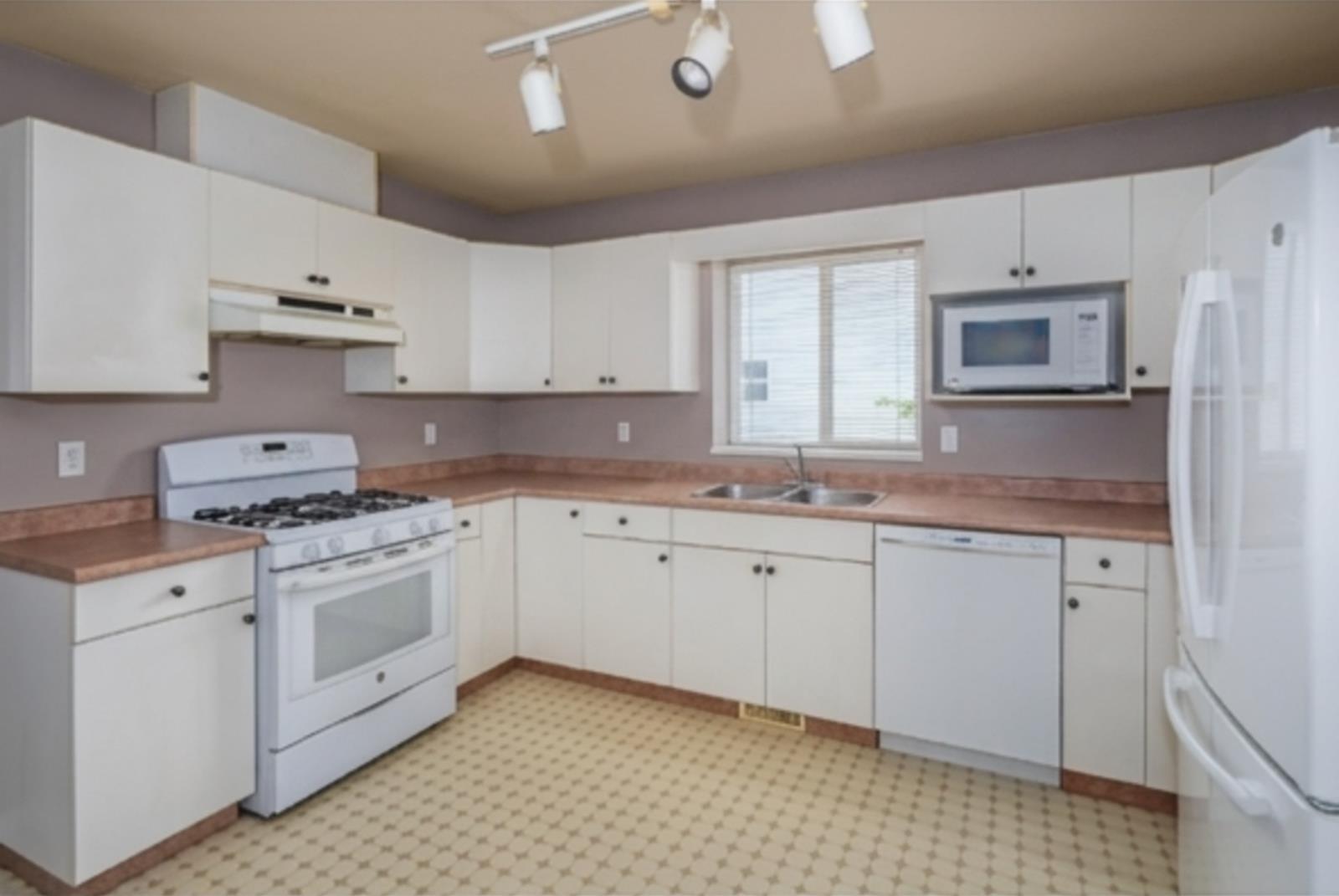 8258 Wharton Place, Mission, British Columbia V2V 7A4 - Photo 6 - R3139038