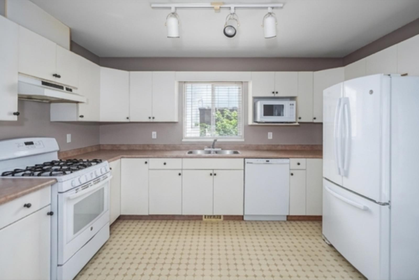 8258 Wharton Place, Mission, British Columbia V2V 7A4 - Photo 7 - R3139038
