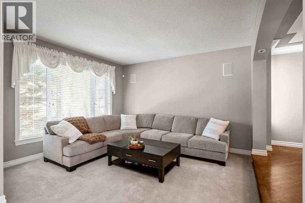 59 Signature Heights Sw, Calgary, Alberta  T3H 3C1 - Photo 5 - A2316963