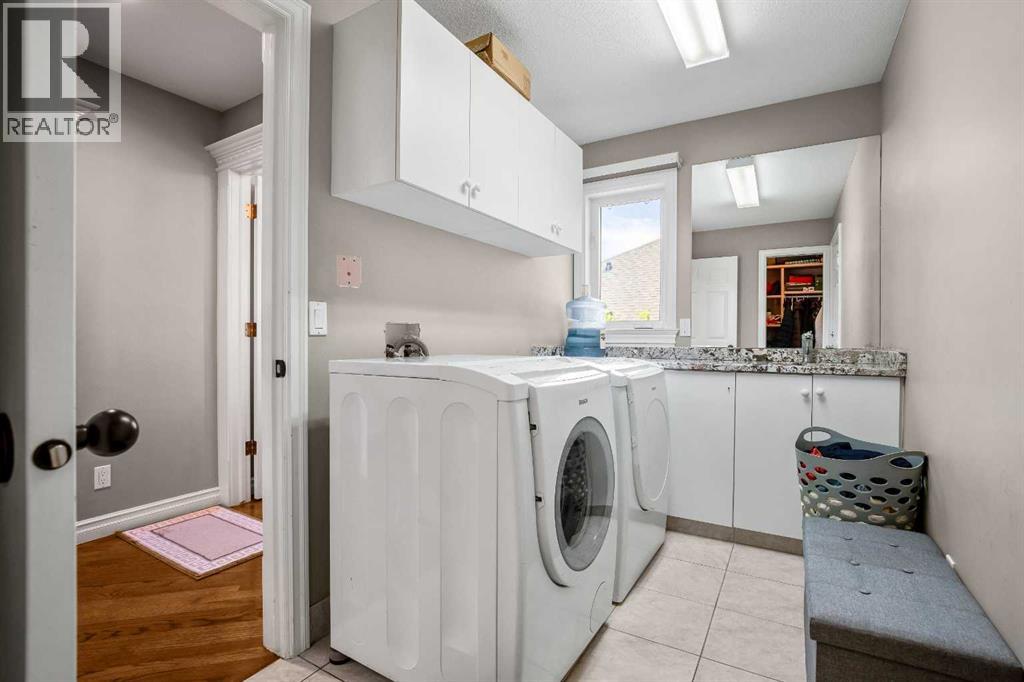 59 Signature Heights Sw, Calgary, Alberta  T3H 3C1 - Photo 11 - A2316963