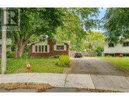 108 FASSETT COURT, Hamilton, Ontario