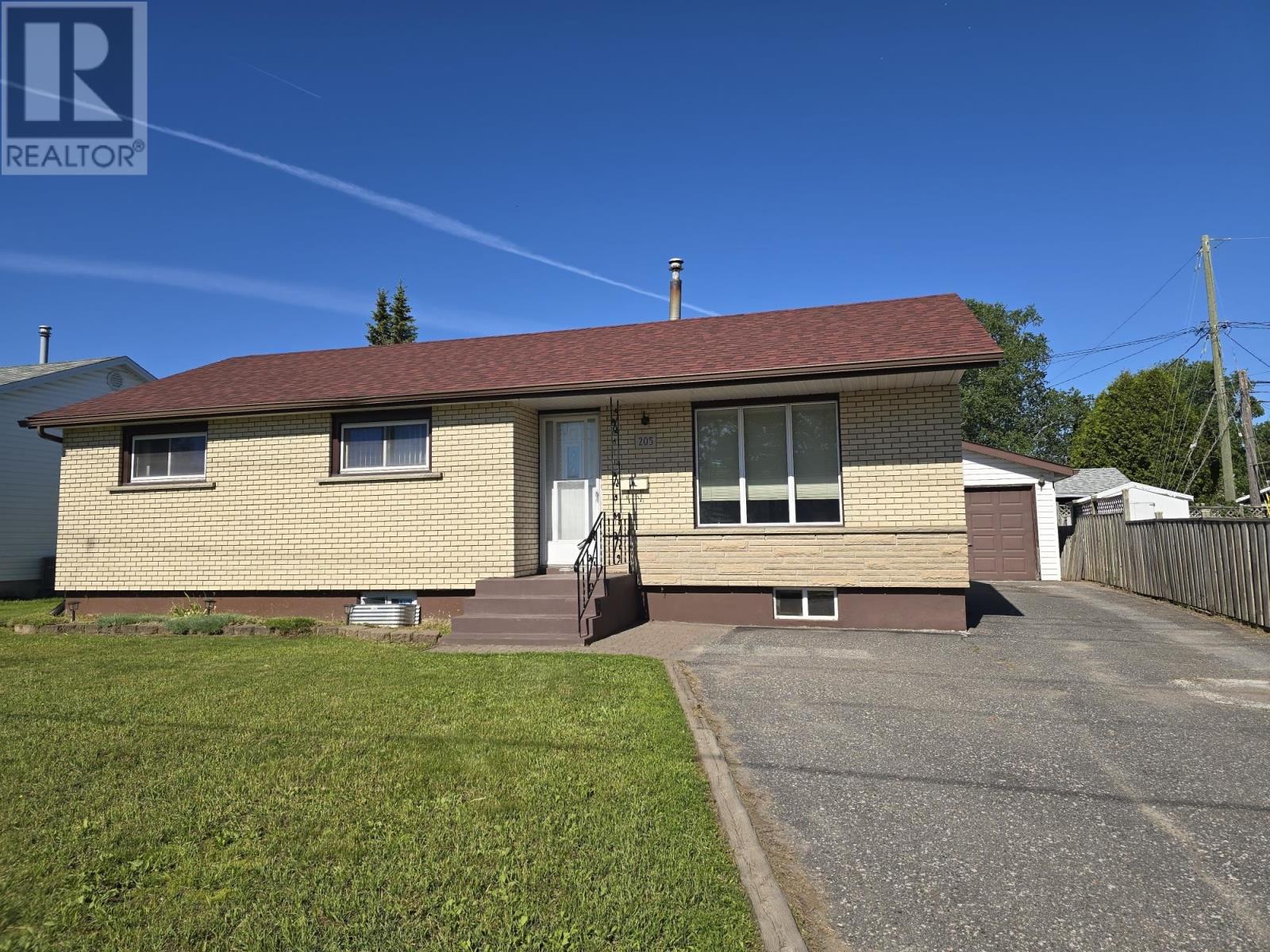 205 Edward St North, Thunder Bay, Ontario
