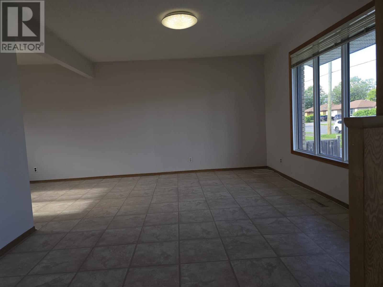 205 Edward St North, Thunder Bay, Ontario  P7C 4P1 - Photo 4 - TB2601659