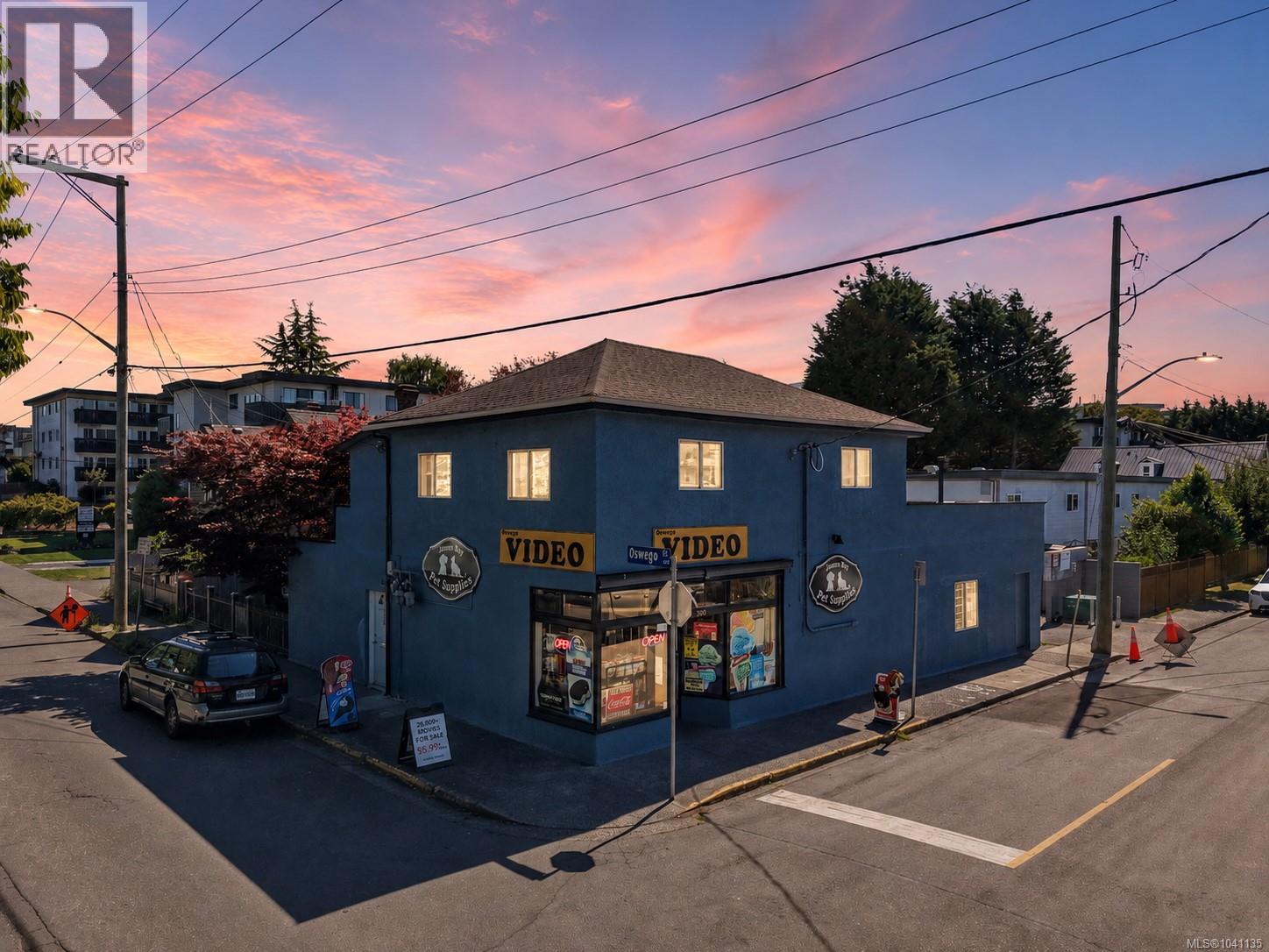 300 Beckley Ave, Victoria, British Columbia  V8V 1J6 - Photo 2 - 1041135