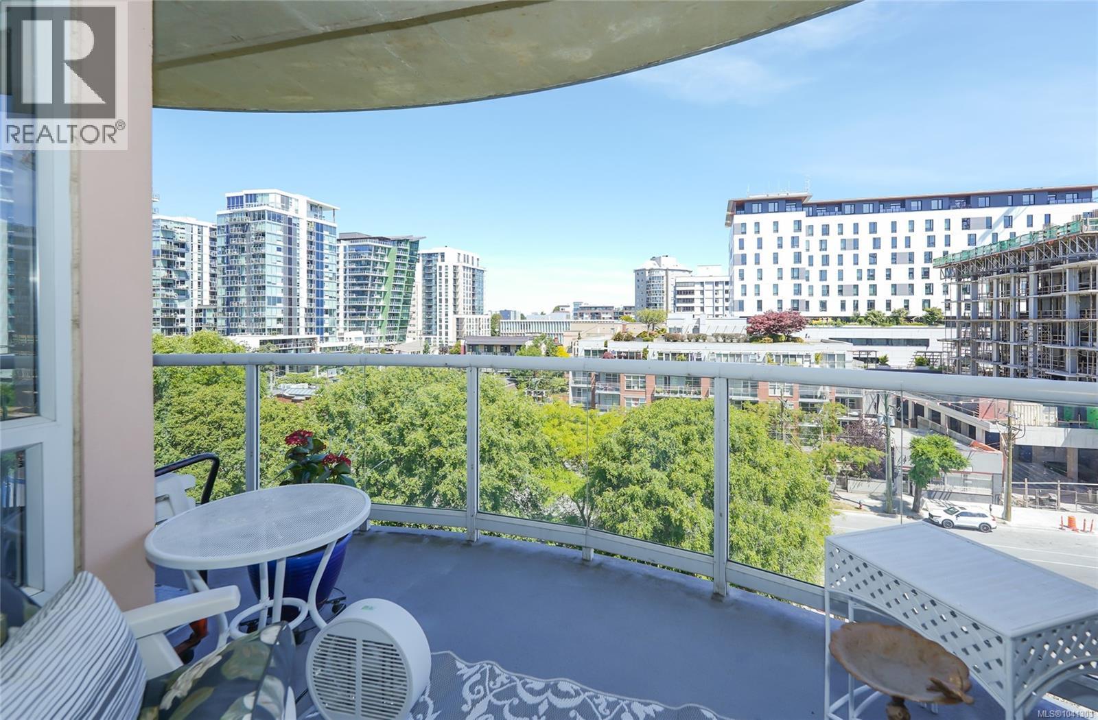 805 1020 View St, Victoria, British Columbia  V8V 4Y4 - Photo 2 - 1041303