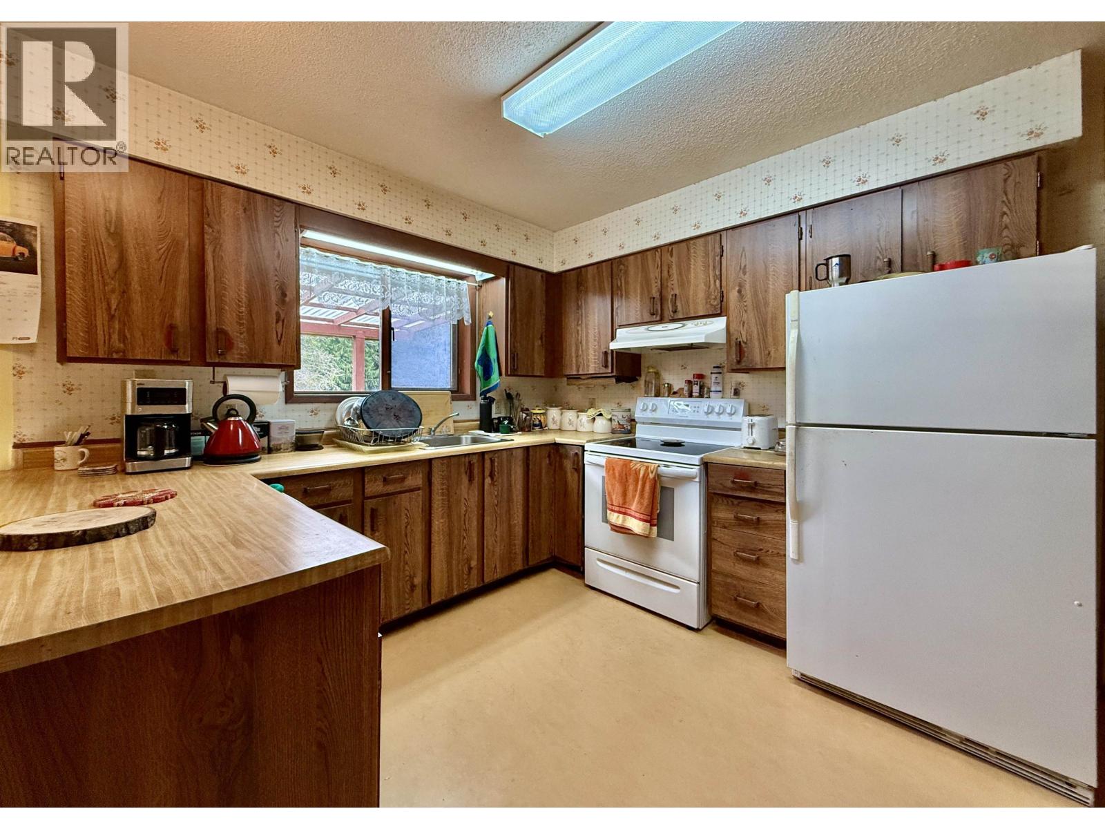 299 King Road, Gibsons, British Columbia  V0N 1V5 - Photo 10 - R3139071