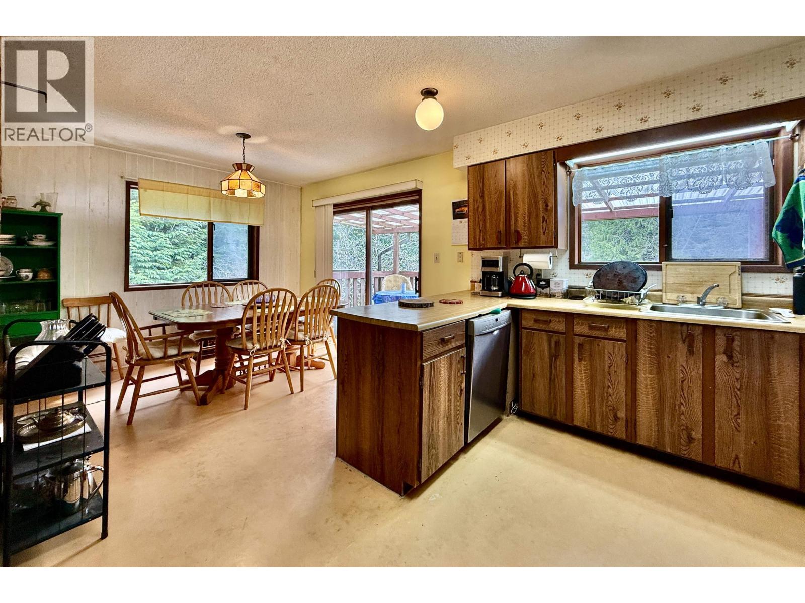 299 King Road, Gibsons, British Columbia  V0N 1V5 - Photo 9 - R3139071