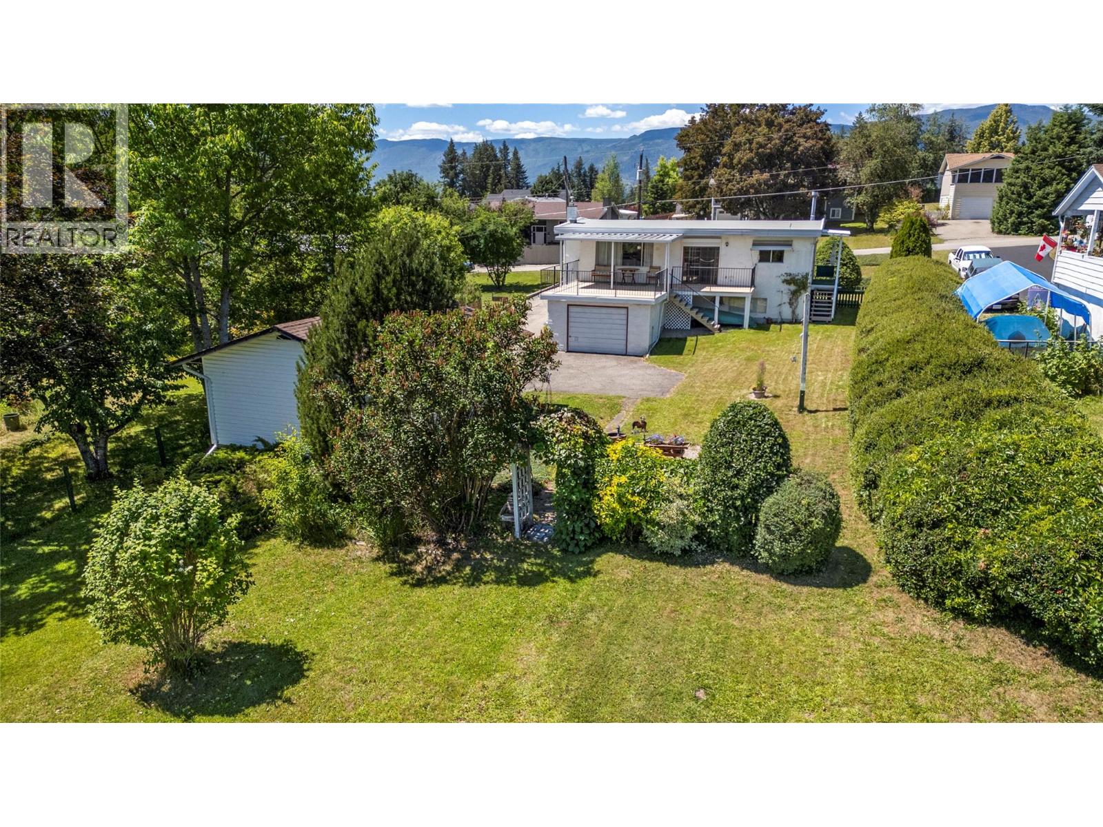 1730 36 Street Ne, Salmon Arm, British Columbia  V1E 2Z1 - Photo 3 - 10392172