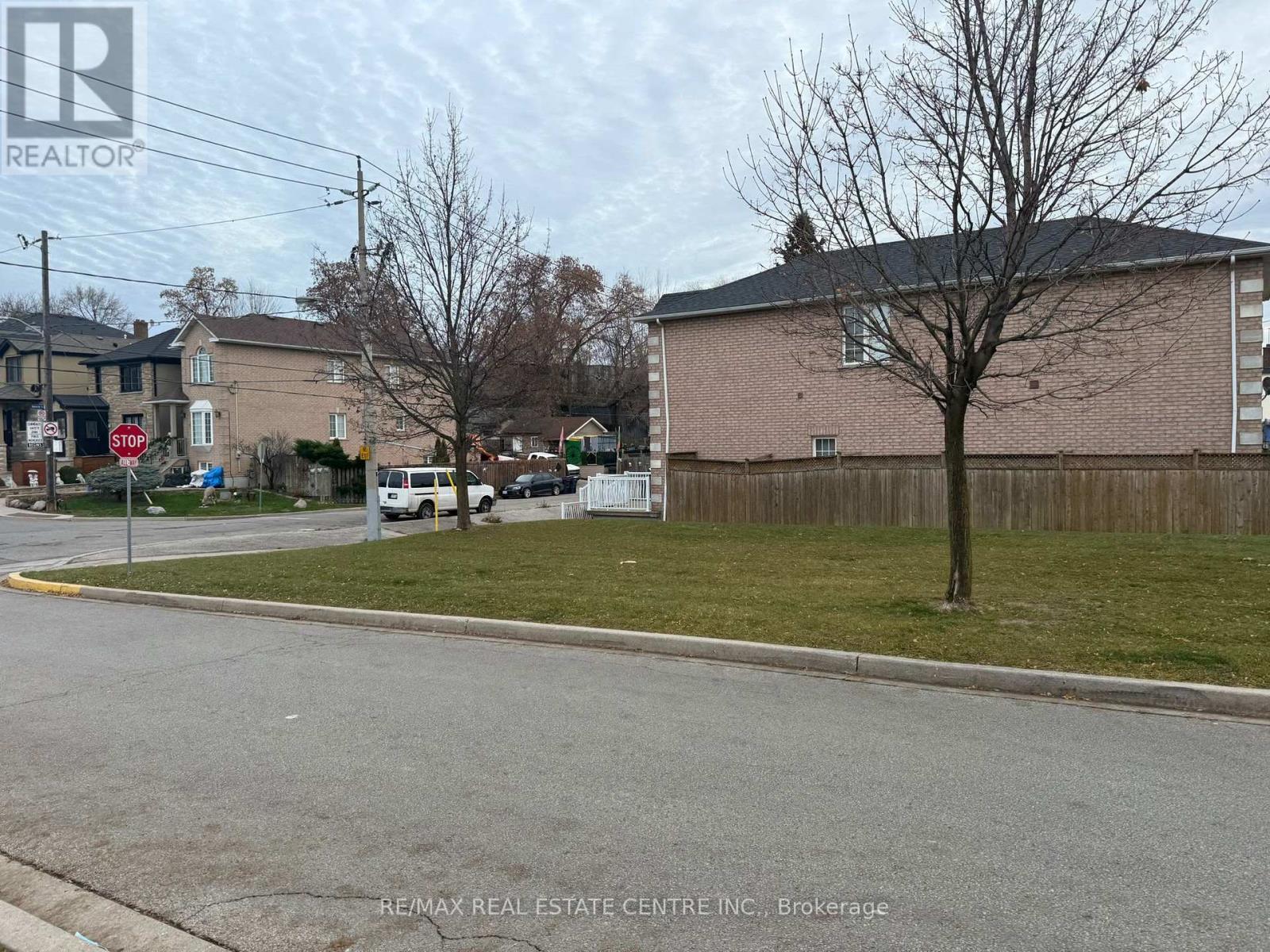 W/s Keele St, Toronto, Ontario  M6N 3E9 - Photo 2 - W13481122