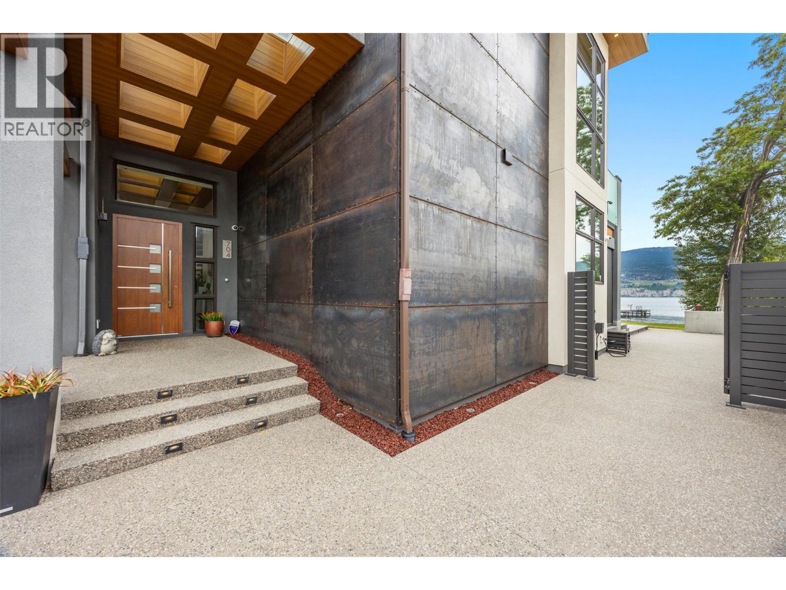 704 Stonor Street, Summerland, British Columbia  V0H 1Z9 - Photo 10 - 10392337