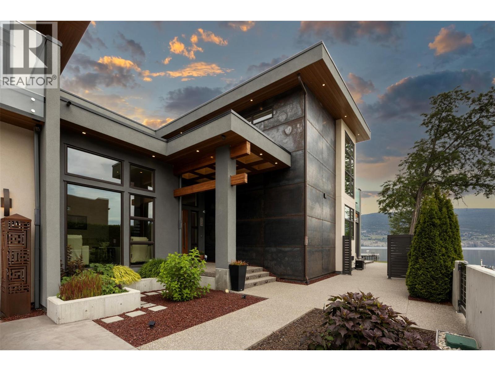704 Stonor Street, Summerland, British Columbia  V0H 1Z9 - Photo 6 - 10392337
