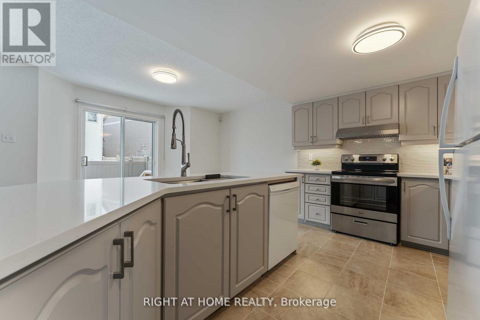 104 B Craig Henry Drive, Ottawa, Ontario  K2G 6L8 - Photo 11 - X13481174