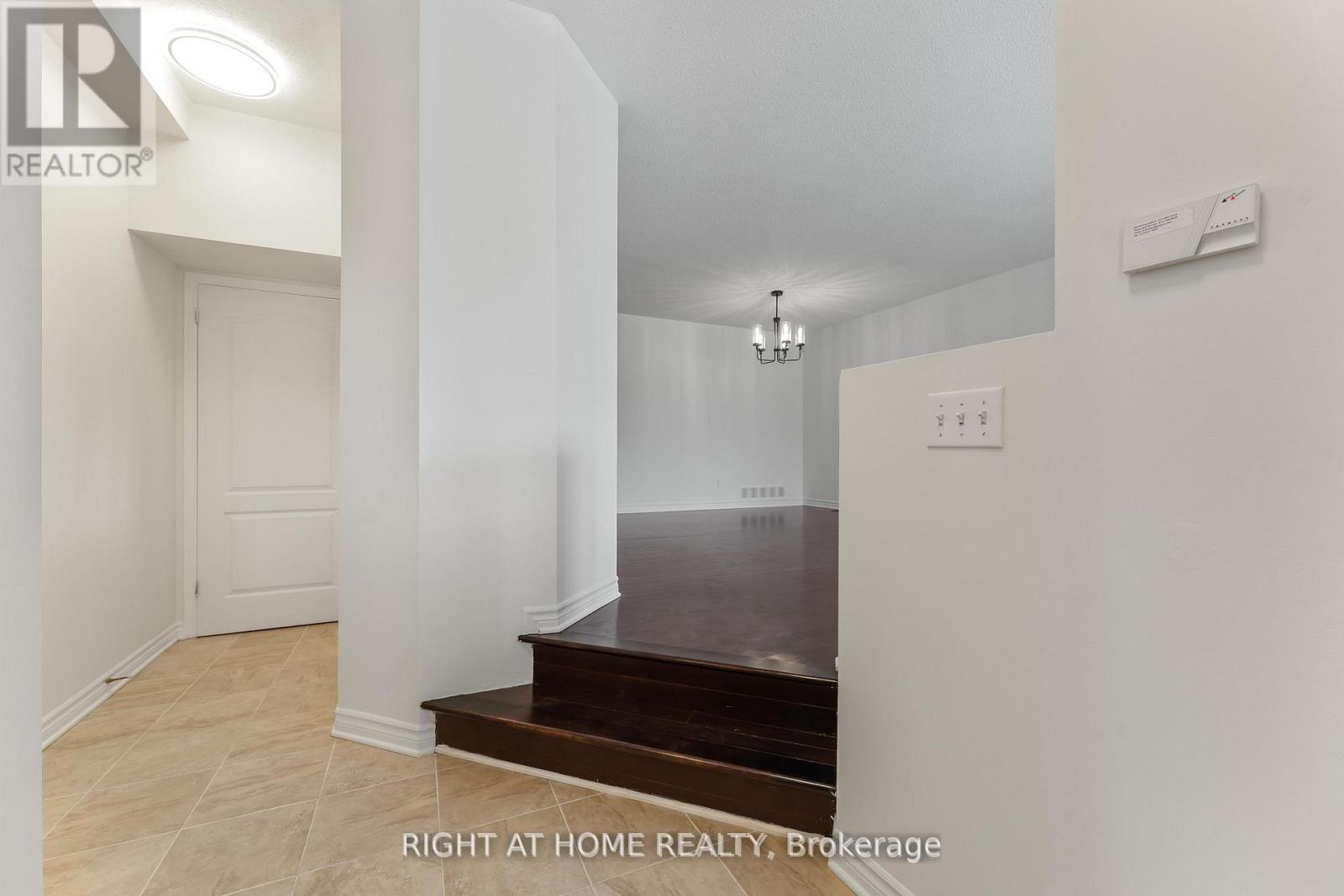 104 B Craig Henry Drive, Ottawa, Ontario  K2G 6L8 - Photo 3 - X13481174