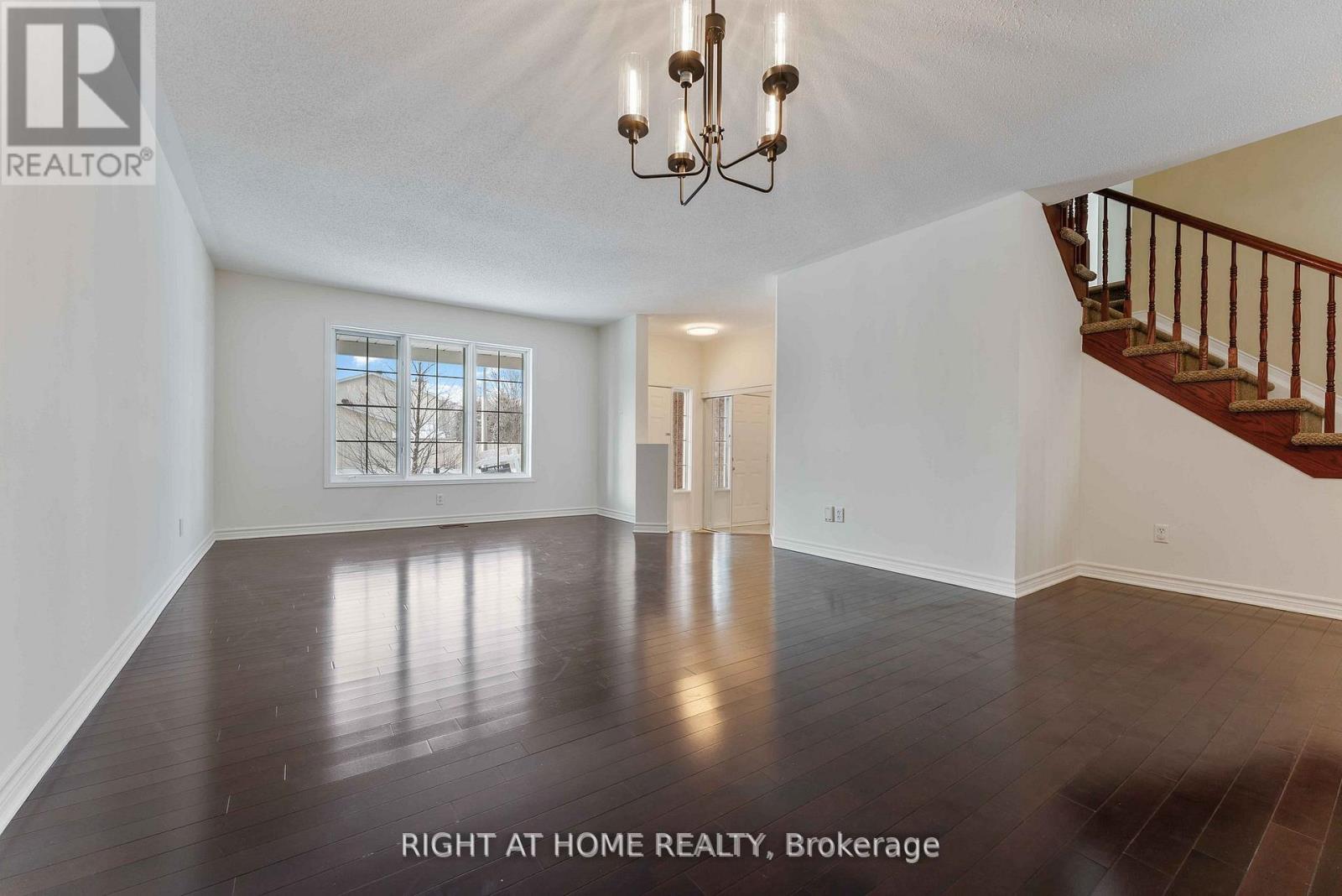104 B Craig Henry Drive, Ottawa, Ontario  K2G 6L8 - Photo 4 - X13481174