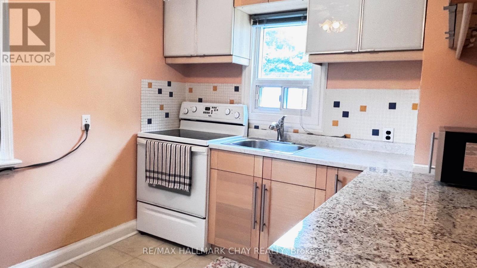 29 Rogers Road, Brampton, Ontario  L6X 1L7 - Photo 4 - W13480464