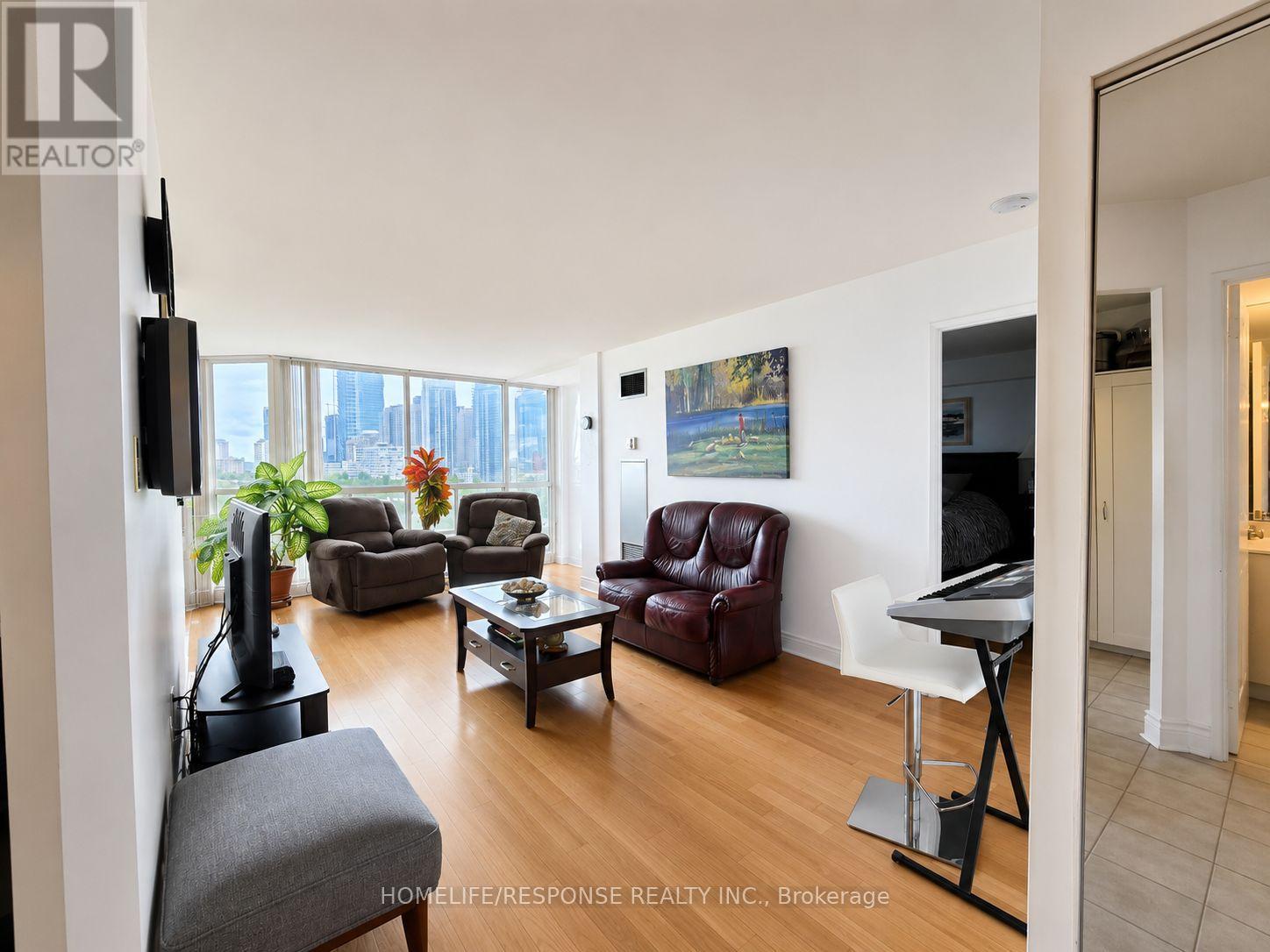 1601 - 55 Elm Drive W, Mississauga, Ontario  L5B 3Z3 - Photo 9 - W13479652