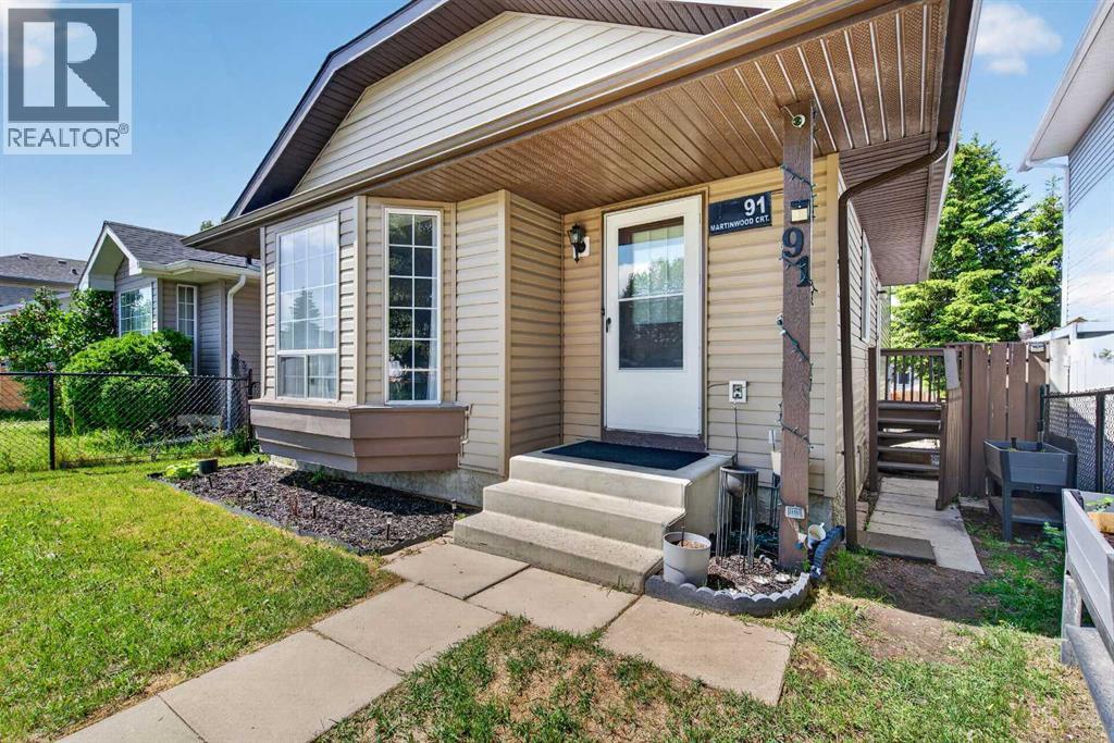 91 Martinwood Court Ne, Calgary, Alberta  T3J 3H2 - Photo 4 - A2316529