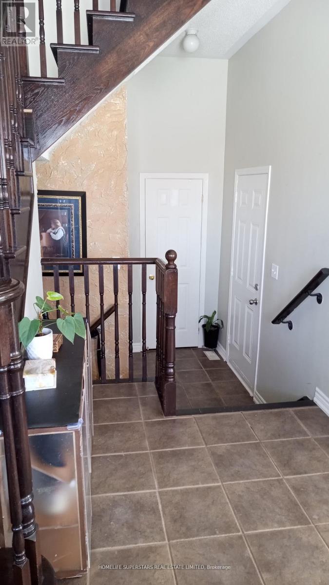 1316 Macinally Court, Oshawa, Ontario  L1K 0B6 - Photo 9 - E13432252