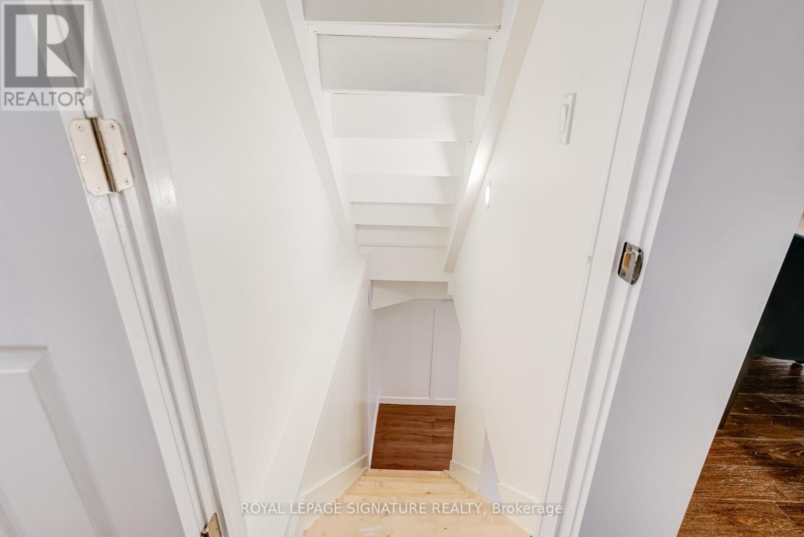 176 Barrington Avenue, Toronto, Ontario  M4C 4Z2 - Photo 33 - E13459780