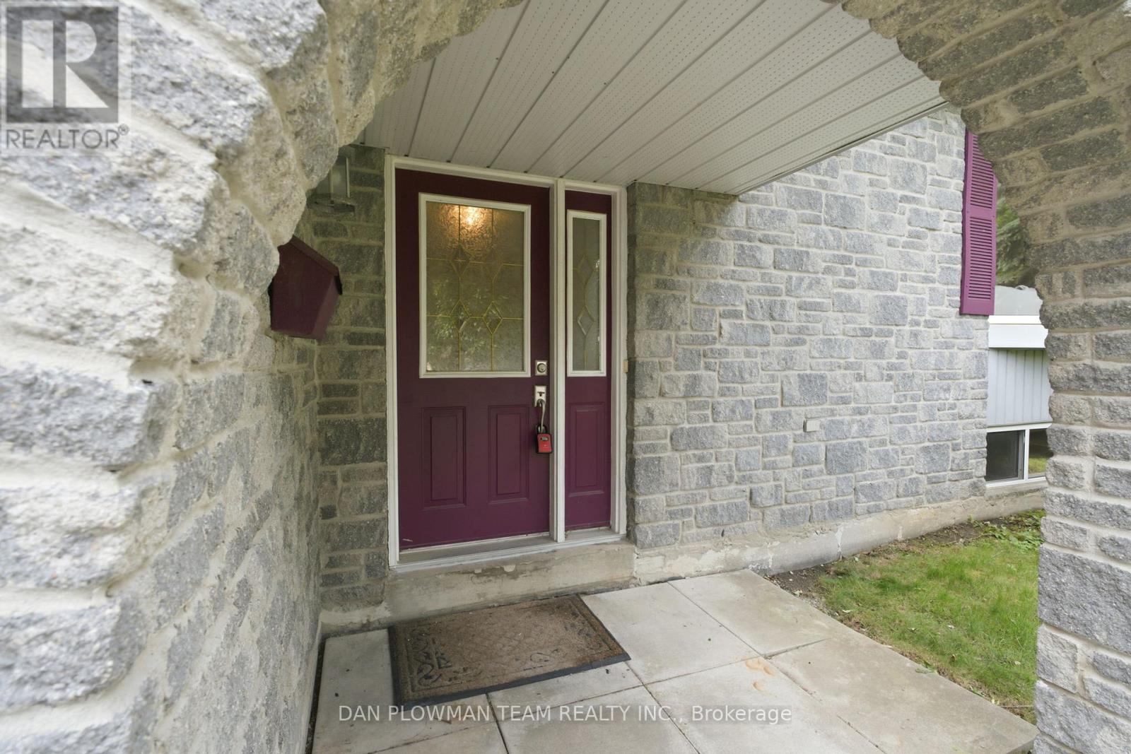 11 Mcclarnan Road, Ajax, Ontario  L1S 3A6 - Photo 4 - E13481134