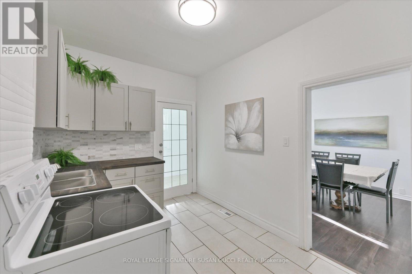 44 Westlake Avenue, Toronto, Ontario  M4C 4P8 - Photo 10 - E13481262