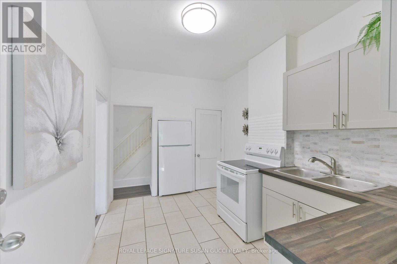 44 Westlake Avenue, Toronto, Ontario  M4C 4P8 - Photo 11 - E13481262