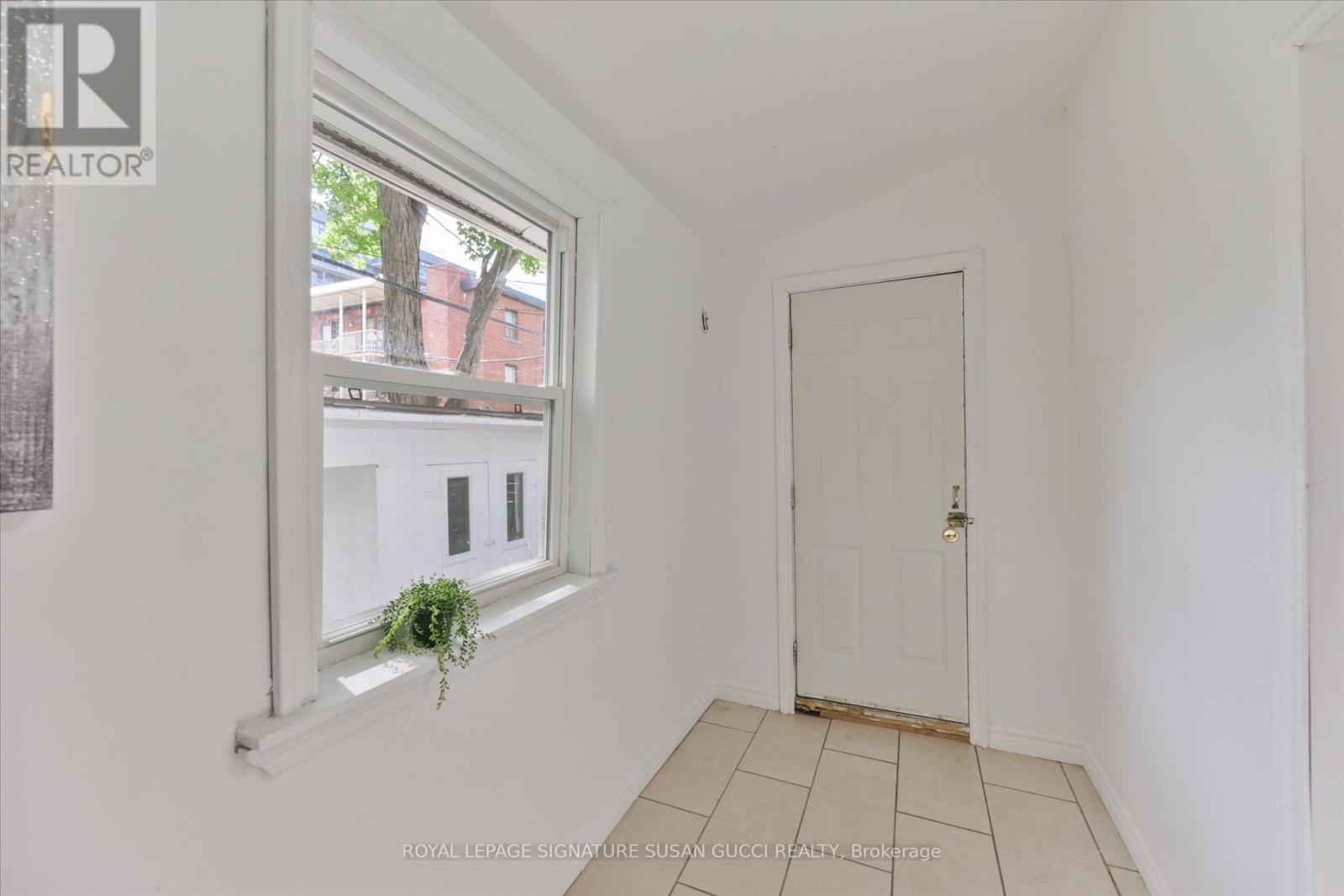 44 Westlake Avenue, Toronto, Ontario  M4C 4P8 - Photo 14 - E13481262