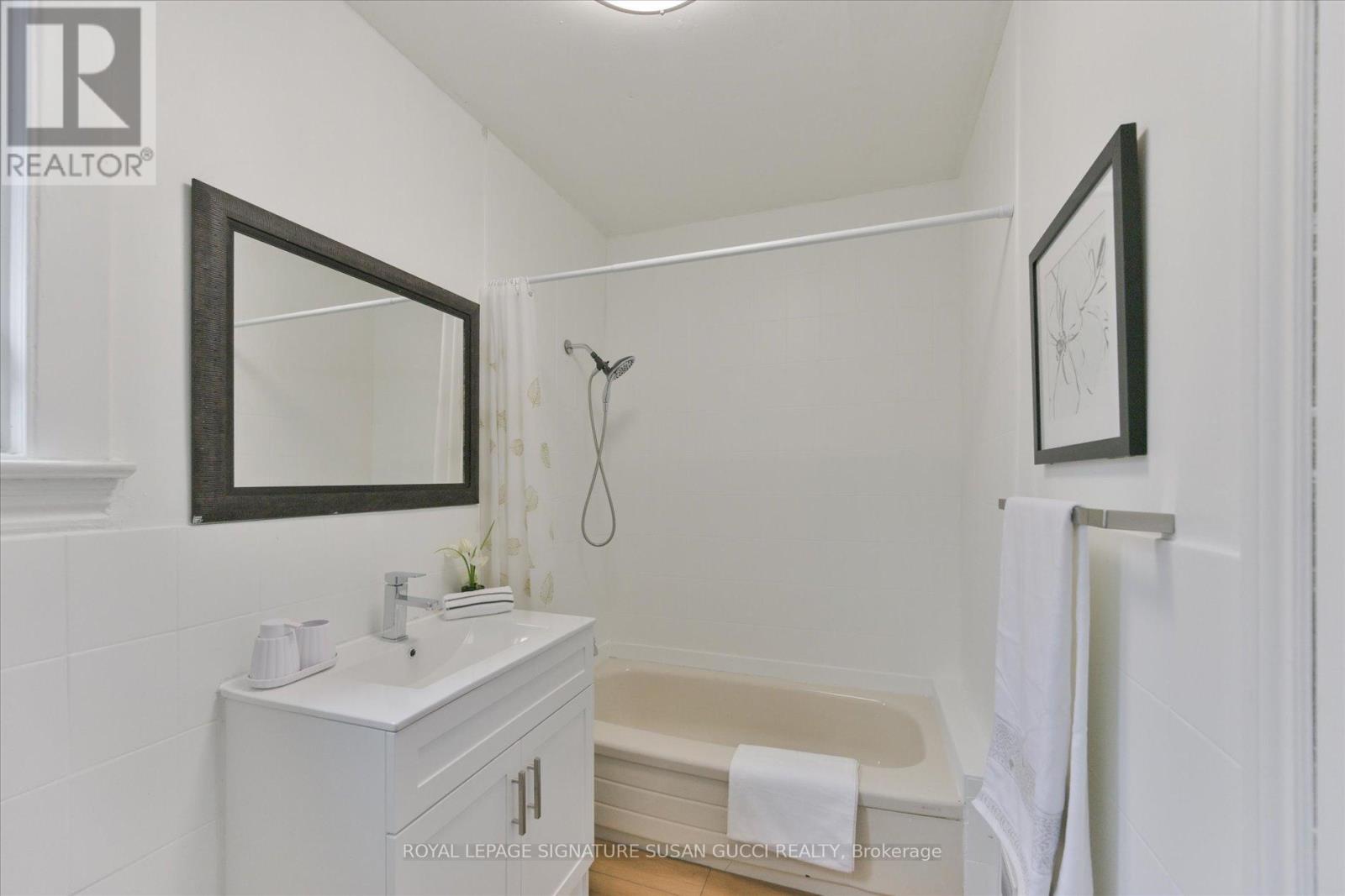 44 Westlake Avenue, Toronto, Ontario  M4C 4P8 - Photo 24 - E13481262