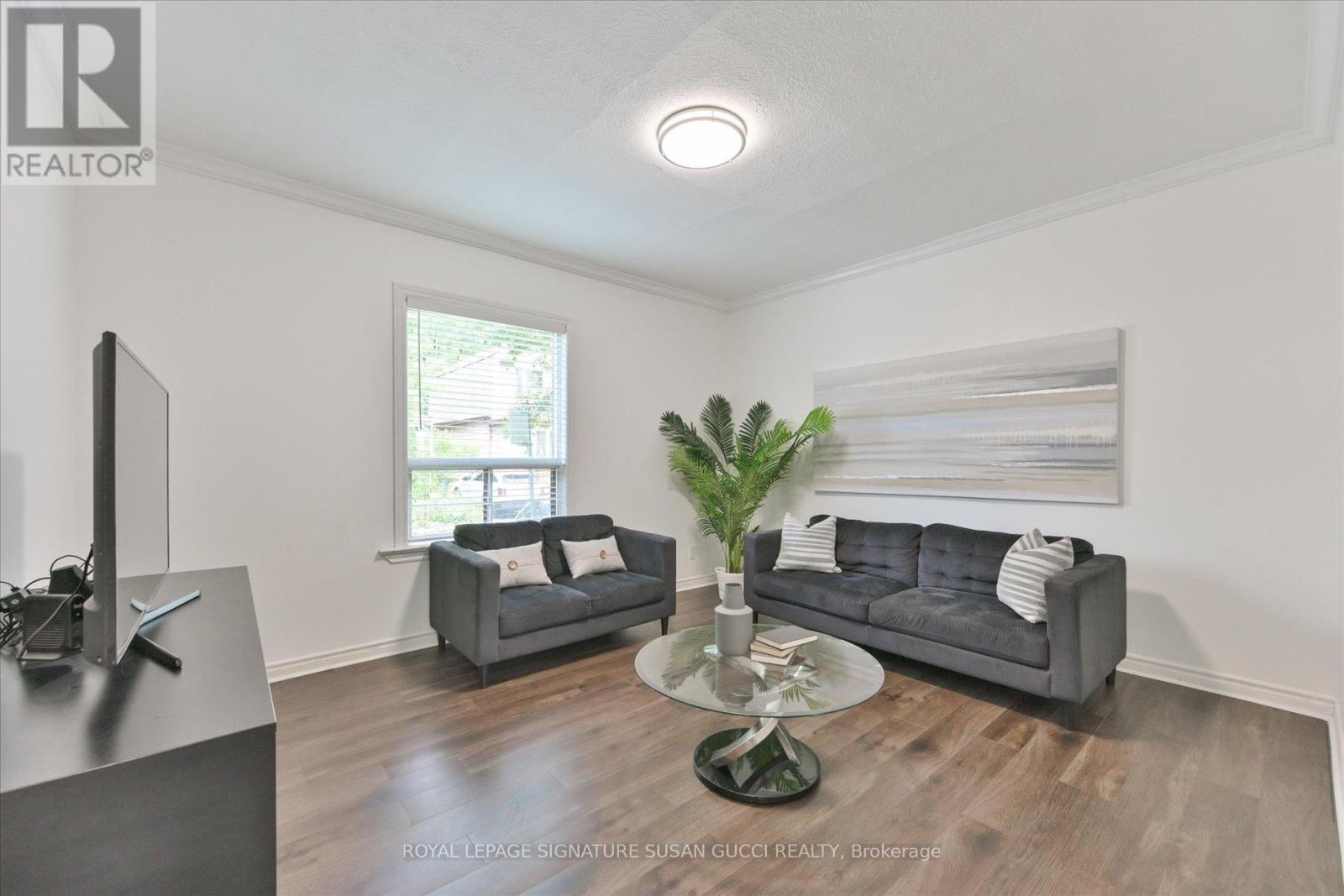 44 Westlake Avenue, Toronto, Ontario  M4C 4P8 - Photo 6 - E13481262