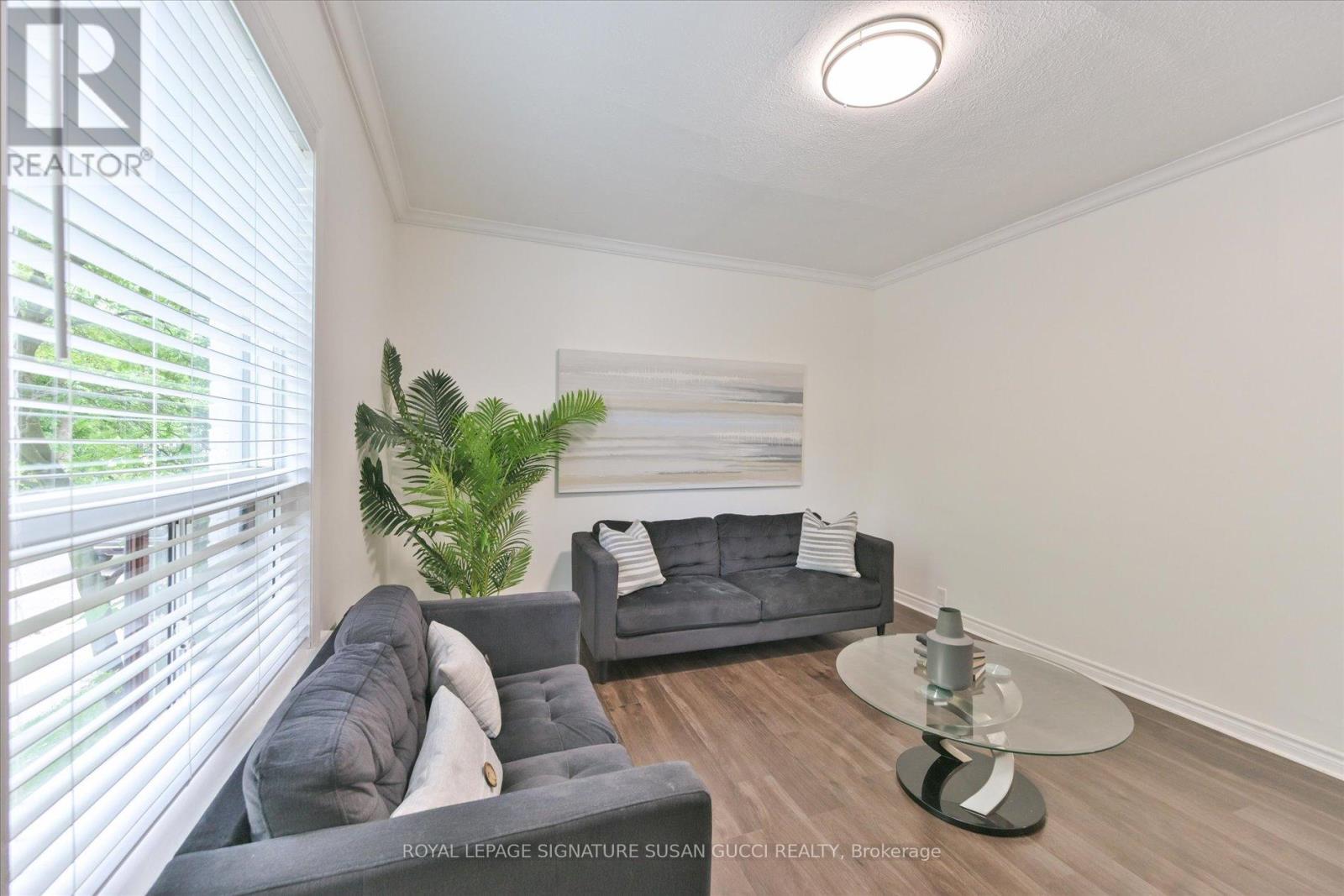 44 Westlake Avenue, Toronto, Ontario  M4C 4P8 - Photo 7 - E13481262