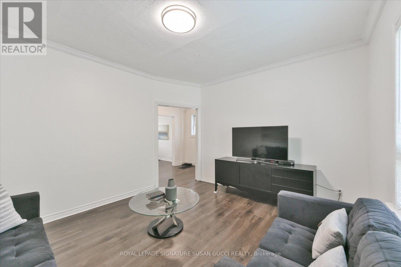 44 Westlake Avenue, Toronto, Ontario  M4C 4P8 - Photo 8 - E13481262