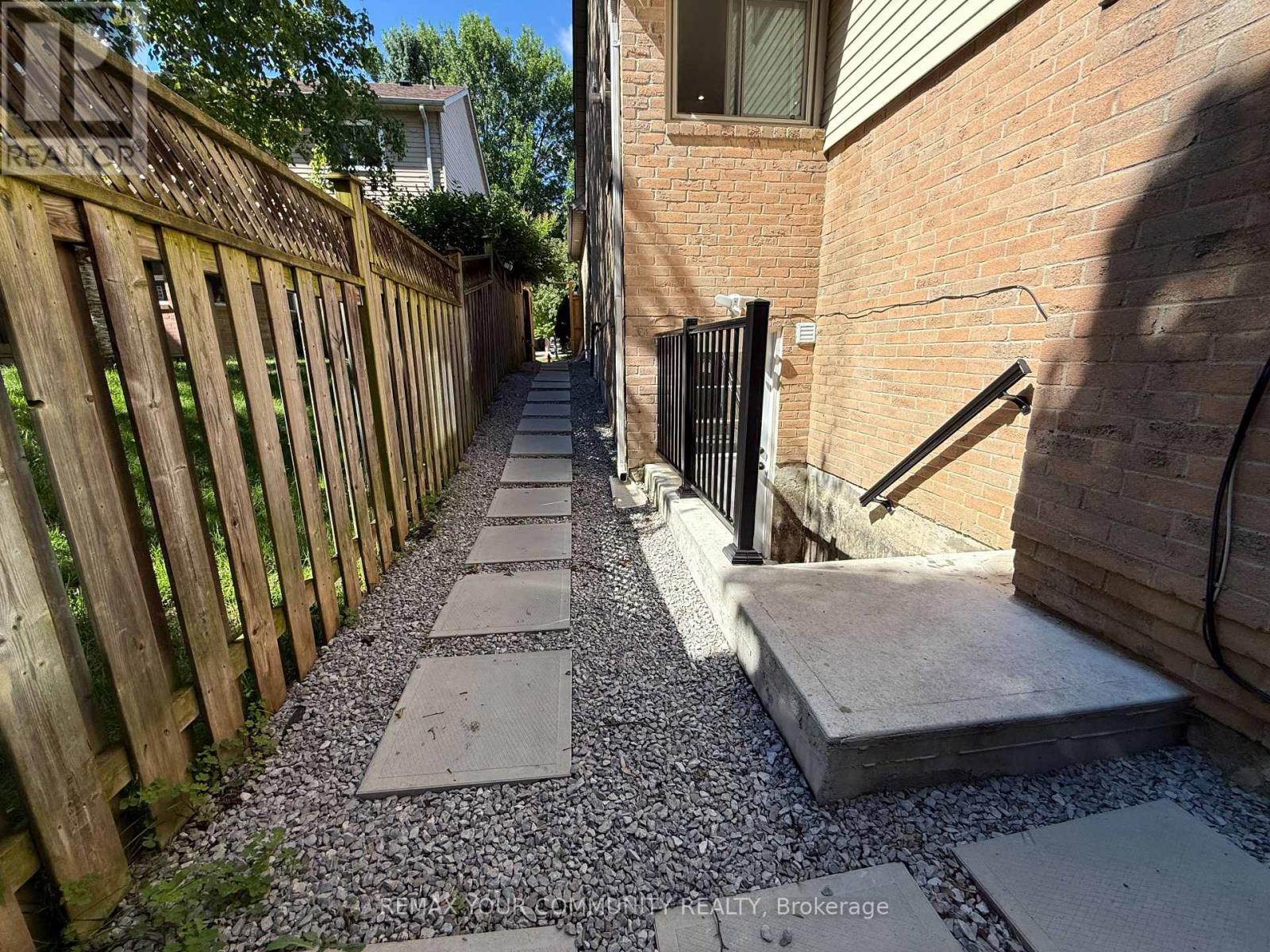 6 Albery Crescent, Aurora, Ontario L4G 5R4 - Photo 2 - N13481244