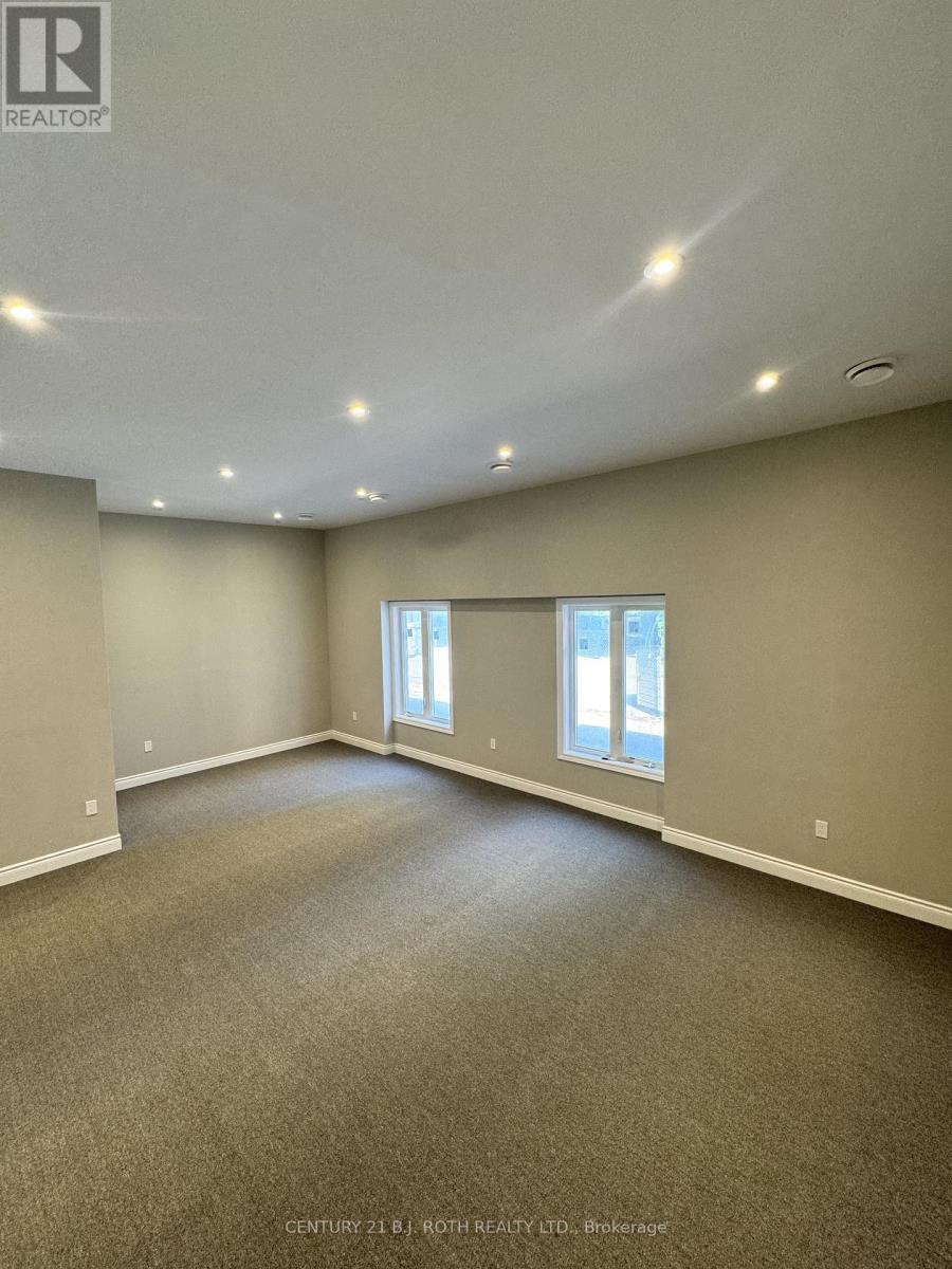 Back - 58 Mary Street, Barrie (City Centre), Ontario  L4N 1T1 - Photo 3 - S13481176