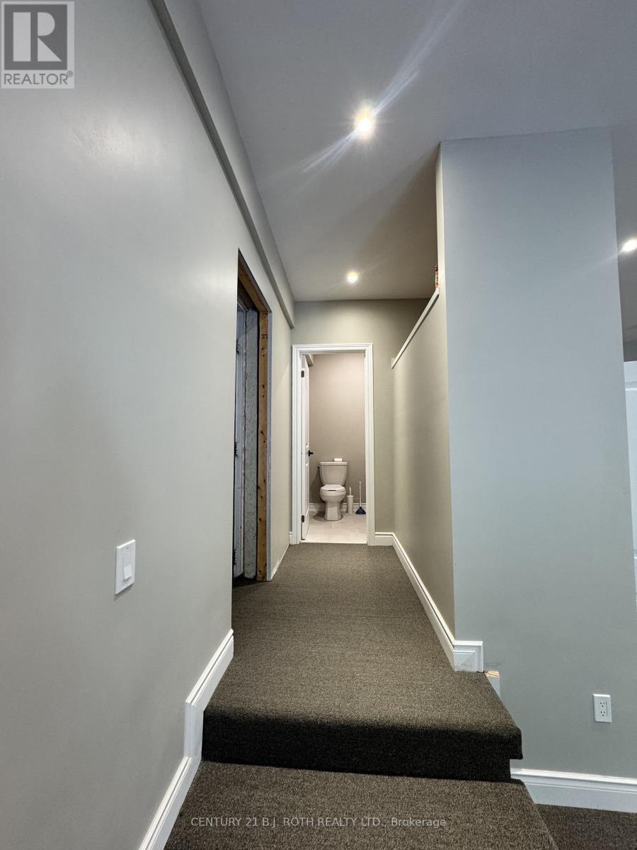Back - 58 Mary Street, Barrie (City Centre), Ontario  L4N 1T1 - Photo 5 - S13481176