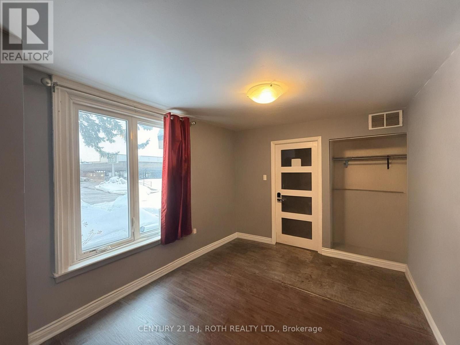 Low - 58 Mary Street, Barrie (Lakeshore), Ontario  L4N 1T1 - Photo 3 - S13481192