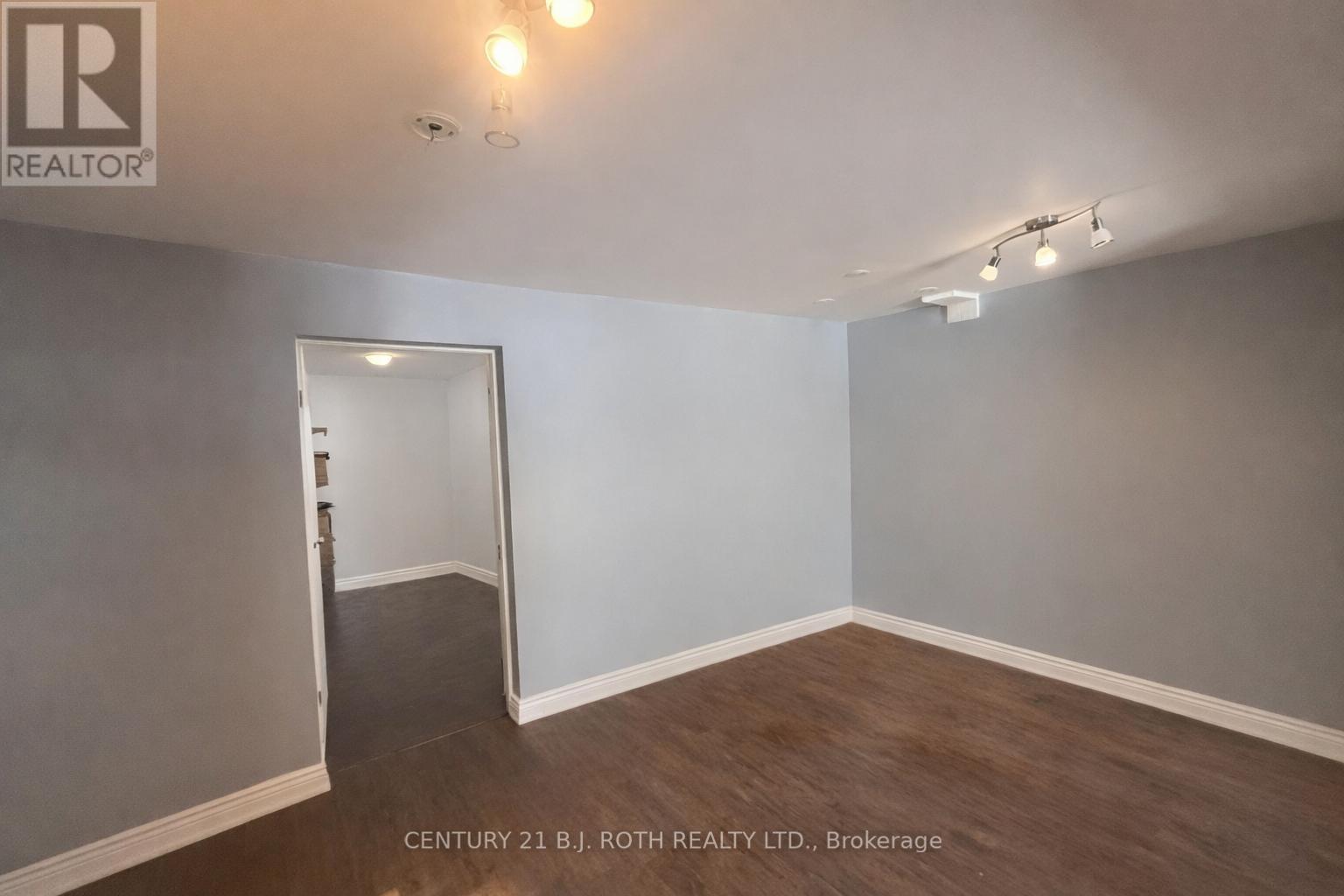 Low - 58 Mary Street, Barrie (Lakeshore), Ontario  L4N 1T1 - Photo 4 - S13481192
