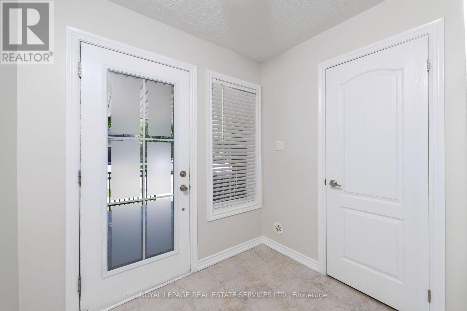 2425 Greenwich Drive, Oakville, Ontario  L6M 0S4 - Photo 4 - W13481168
