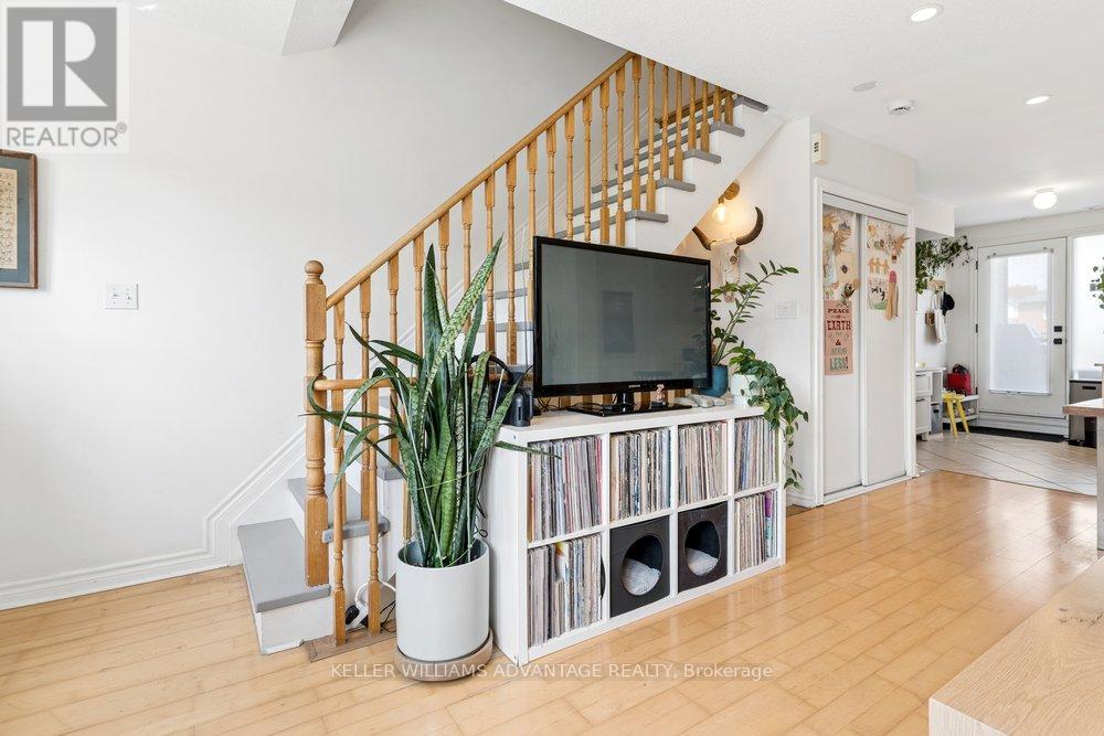 12 Connolly Street, Toronto, Ontario  M6N 5G3 - Photo 16 - W13481252