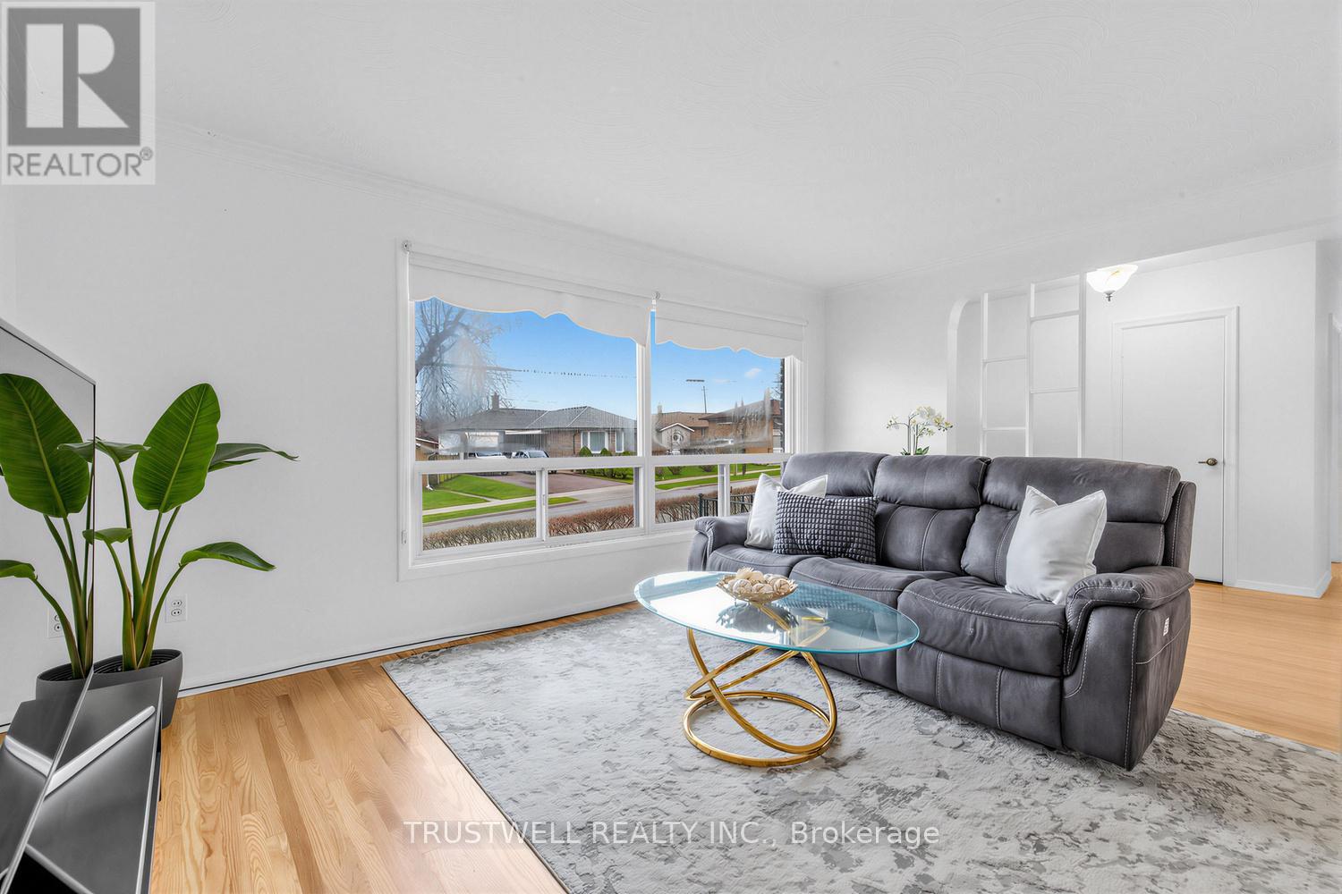 2 Del Ria Road, Toronto, Ontario  M6L 1M1 - Photo 10 - W13481320